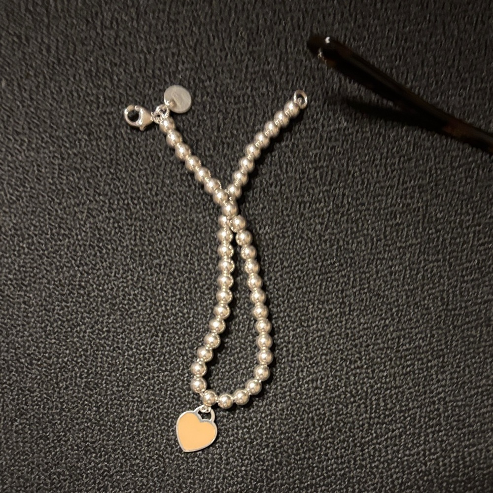 J48 TIFFANY AND CO PINK Elegant Silver Beaded Bracelet with Heart Charm